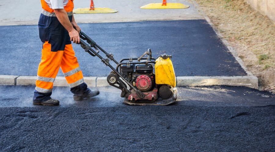 Professional gutter cleaning in Cascadia, OR